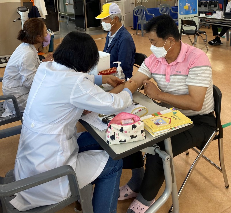 고혈압·당뇨병 합병증 검사 (사진제공 = 진도군)