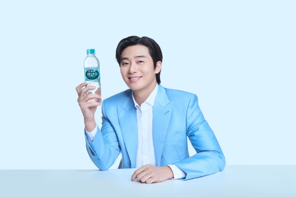 백산수의 모델 배우 박서준