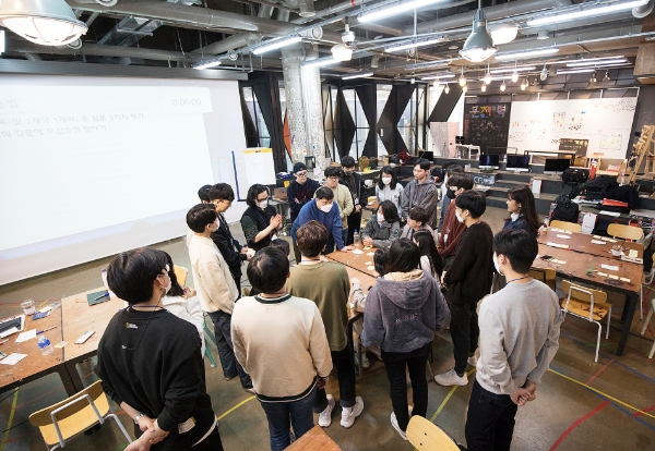 지난 3월 10일 열린 언리얼 엔진 교육 프로그램 UNSEEN 온보딩 현장에서 수강생들이 참여하고 있는 모습.