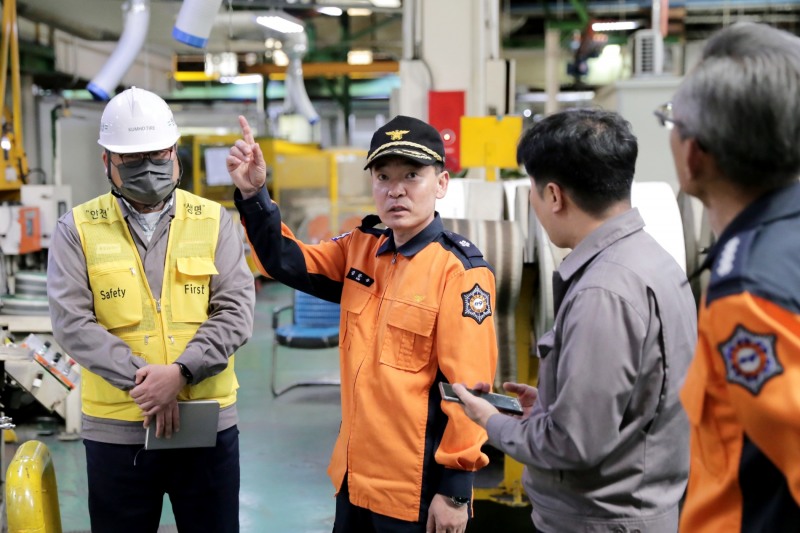 광주공장 현장지도 중인 김문용 소방안전본부장 (사진제공 = 광주광역시)