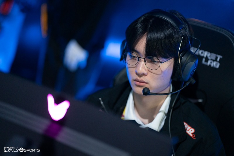 '집요한 탑 공략' 디알엑스, 2세트 승리