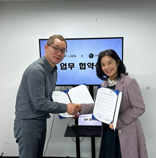 세븐라인랩스 김현 대표와 KSTADIUM 메간SO 김윤미 대표(오른쪽)