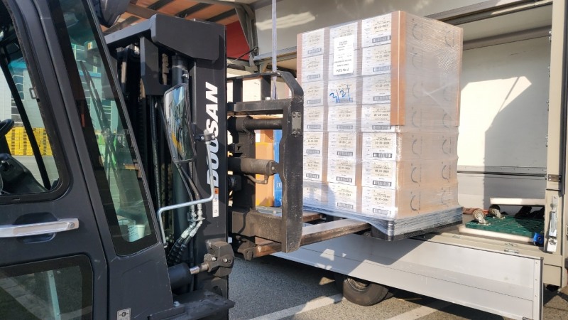 사진=부산항으로 출고하는 모습