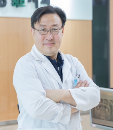 "뼈이식 임플란트 전 이식재 장단점 상세히 체크해야"