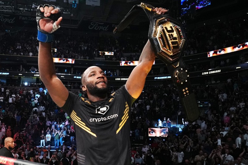 우스만을 또 꺾고 타이틀 1차 방어에 성공한 리온 에드워즈(사진=UFC)