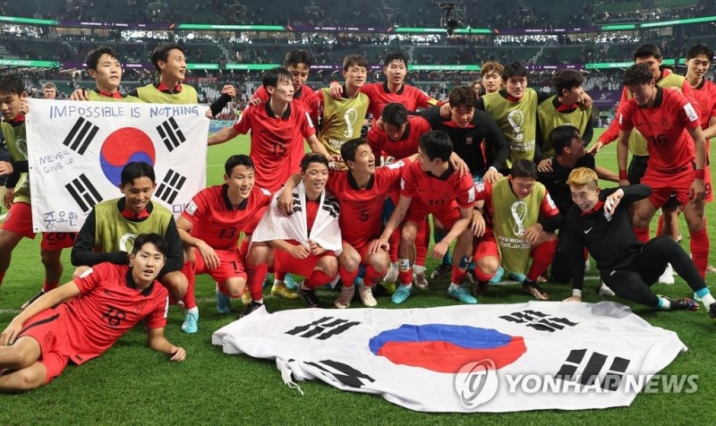 카타르 월드컵 조별리그 포르투갈 경기에서 승리를 거두고 16강 진출에 성공한 한국 대표팀 [연합뉴스] 
