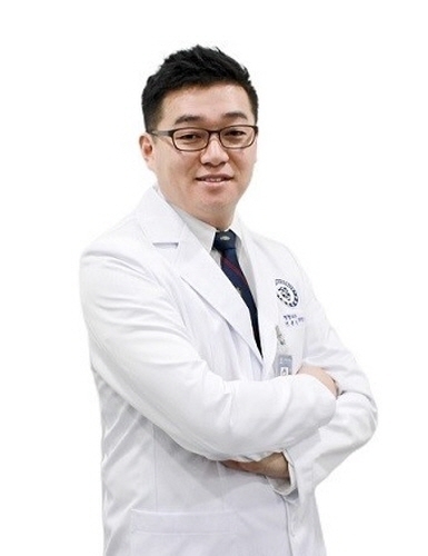 자각증세 없는 ‘골다공증’… 척추압박골절 주의