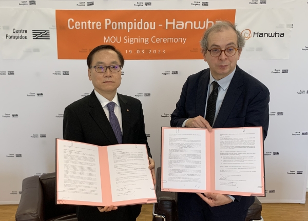 한화와 퐁피두센터는 19일(현지시간) 파리 퐁피두센터에서 '퐁피두센터 한화 서울'(가칭) 설립 운영에 합의하는 양해각서를 체결했다. / 사진제공:한화