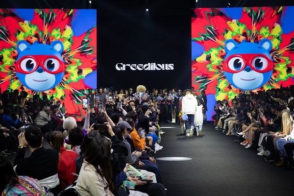 오콘X그리디어스, 서울패션위크서 콜라보 패션쇼 선보여