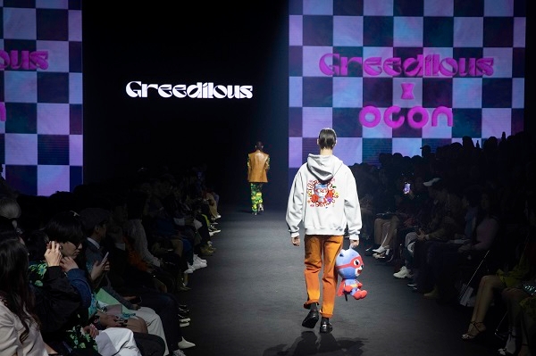 오콘X그리디어스, 서울패션위크서 콜라보 패션쇼 선보여
