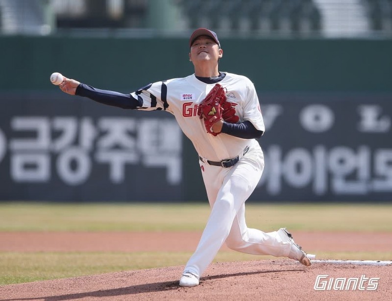 뒤늦게 FA로 합류한 한현희는 시범경기서 롯데에 유일한 승리를 안겼다.