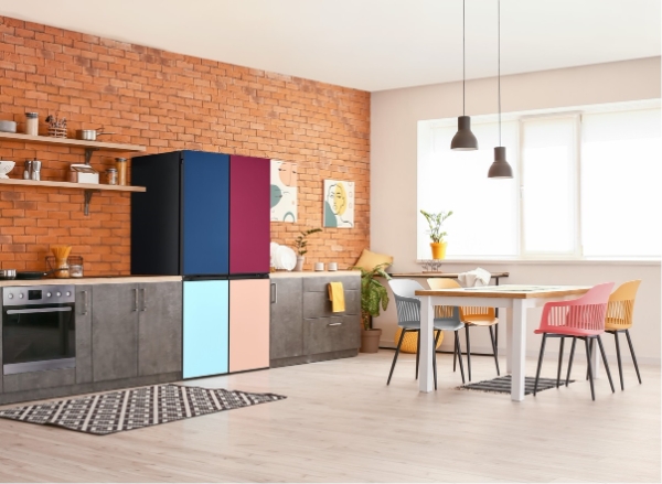 LG전자가 터치만으로 냉장고 색상과 분위기를 바꾸는 ‘무드업 냉장고' 대용량 820리터대 신제품을 출시한다. 사진은 스튜디오에 대용량 820리터대 제품을 설치해 연출된 공간이다. / 제공:LG전자