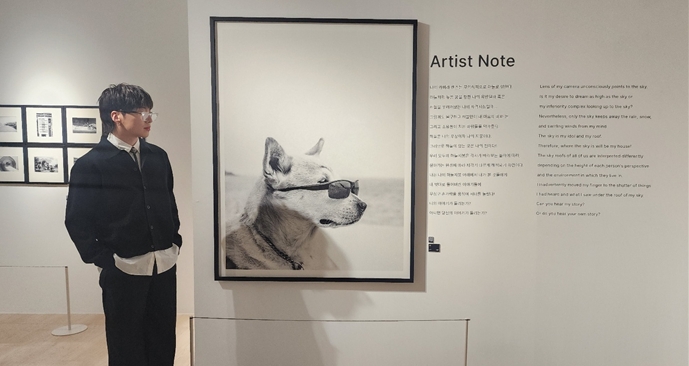강승윤, 아날로그 감성 담긴 작품 공개한 사진전 ‘하늘 지붕’ 오픈