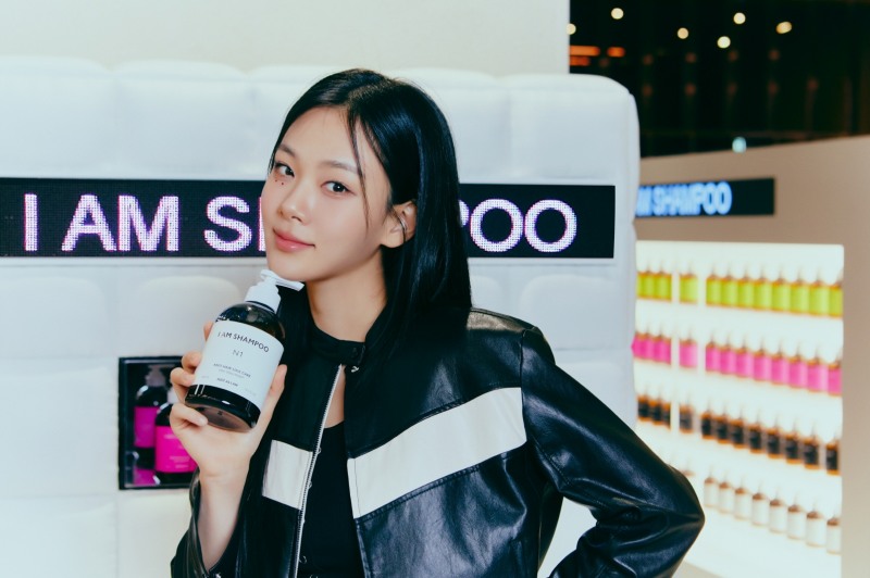 저스트 에즈 아이엠, ‘스페셜 리미티드 네온 에디션’ 팝업 스토어 진행