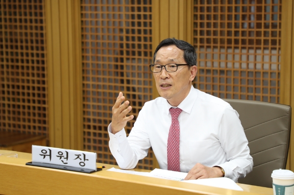 이병호 사장은 '2023 인권경영위원회' 위원장으로 윤리,인권 경영 실천의지를 담아 위원회를 개최했다. / 제공:농어촌공사