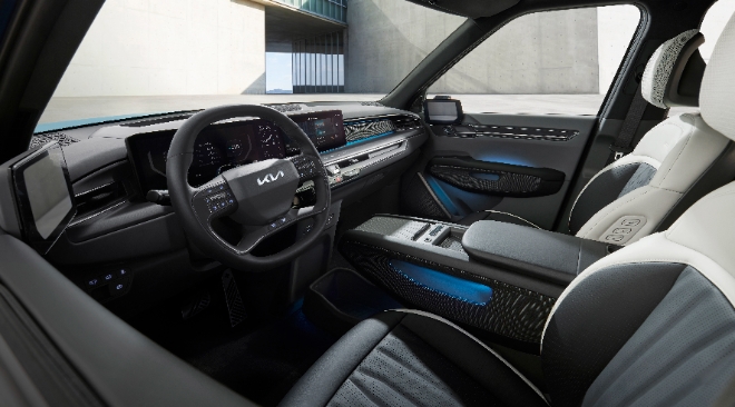 기아는 29일 ‘The Kia EV9(EV9)’의 혁신성을 소개하는 ‘월드 프리미어(세계 최초 공개)’ 영상을 기아 글로벌 브랜드 사이트를 통해 공개했다고 밝혔다. 사진은 The Kia EV9의 내부모습. (사진 = 기아 제공)