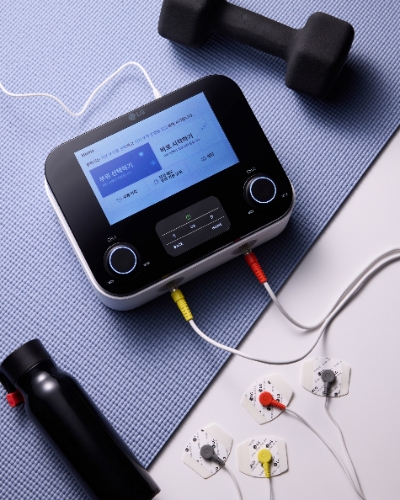 LG전자는 서울재활병원에 자사의 의료기기 LG 메디페인 50대를 기증했다. 기증된 물품은 병원 내 치료시설 및 중증환자, 유관 시설에서 활용될 예정이다. 사진은 LG 메디페인 사용 및 제품 이미지. / 제공:LG전자