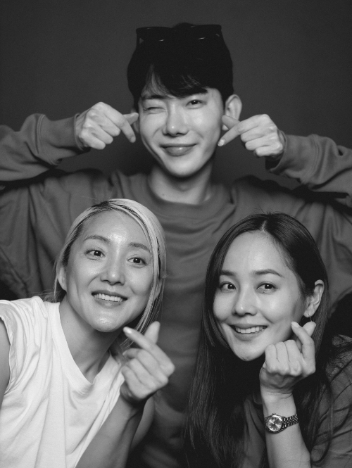 튀르키예·시리아 지진피해 어린이 돕기 그린하트 바자회를 진행하는 바다, 유진, 조권 (사진제공=유니세프한국위원회)