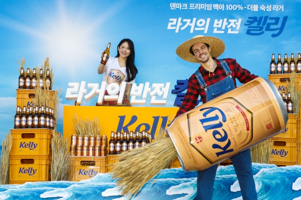 하이트진로가 오는 4월 4일 부드러운 맛과 강렬한 탄산감을 동시에 느낄 수 있는 맥주 신제품 ‘반전라거-켈리’를 출시한다. 켈리는 북유럽 천혜의 땅, 덴마크의 프리미엄 맥아를 100% 사용하고 더블 숙성 공법을 통해 탄생했다.
