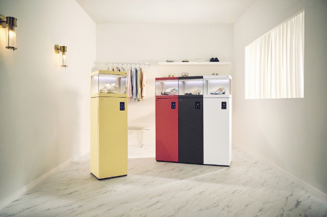 LG전자는 31일 차세대 프리미엄 신발관리 솔루션 ‘LG 스타일러 슈케이스·슈케어’를 출시하고, 신제품만의 F.U.N한 고객경험 알리기에 나선다고 밝혔다. 사진은 신제품을 함께 설치하면 하나의 제품처럼 매끄러운 일체형 디자인으로 쓸 수 있다. (사진 = LG전자 제공)