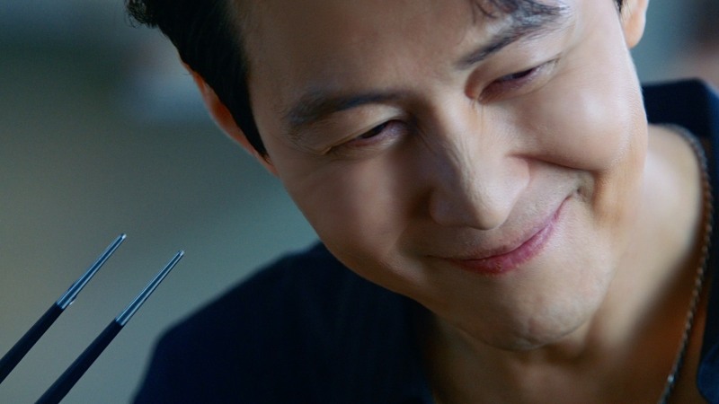 배우 이정재, 하림 비빔면 CF서 '면 먹방' 선보여