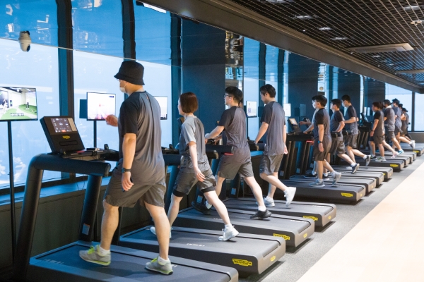 한화생명 직원들이 63피트니스 센터를 이용중이다. / 제공:한화생명