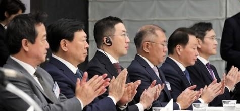 지난 3월 한일 비즈니스라운드테이블 참석한 주요 그룹 총수들.[사진=연합뉴스]