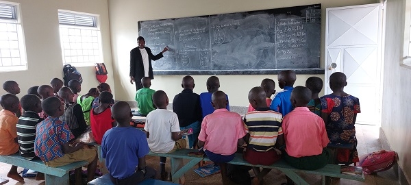 수업을 받고 있는 현지 3학년 학생들