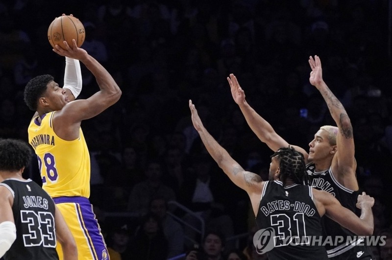 하치무라 루이(왼쪽)