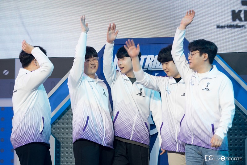 아우라, 락스에게 퍼펙트 승리…2위까지 순위 업