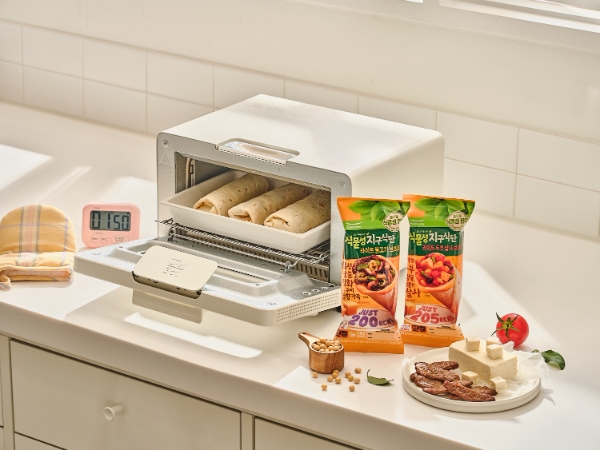 칼로리 부담 없이 든든한 한 끼로 즐길 수 있는 풀무원 ‘식물성 지구식단 라이트 브리또’ 2종 / 제공:풀무원