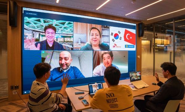 SK텔레콤은 지난 2월 지진으로 큰 피해를 입은 튀르키예에 자사 통신 장비를 지원함으로써 통신망 복구를 돕는다고 20일 밝혔다. / 제공:SKT