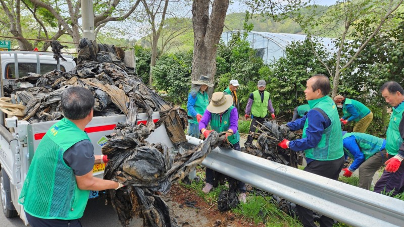 폐기물 수거 환경 정화 활동 (사진제공 = 보성군)