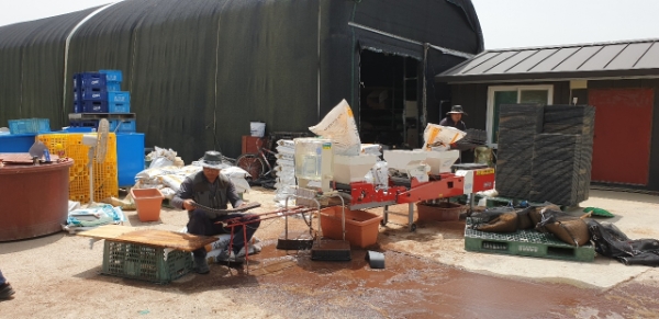 ‘벼농사 첫걸음’ 종자소독 현장 기술지원 (사진제공 = 함평군)