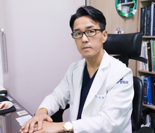 잘못된 자세로 인한 목디스크, 조기 치료와 생활습관 개선이 중요