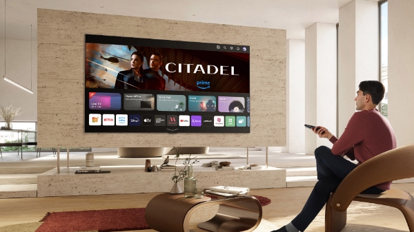 고객들이 LG 스마트 TV를 통해 콘텐츠를 즐기고, 운동을 배우고, 다양한 분야의 수업을 듣는 등 맞춤형 고객경험을 즐기고 있다. / 제공:LG전자