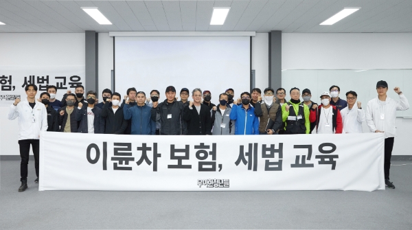 우아한청년들은 24일 경기도 남양주 배민라이더스쿨에서 배달종사자를 대상으로 이륜차 보험·세법 교육을 진행했다. / 제공:우아한청년들