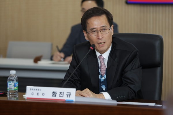 함진규 한국도로공사 사장이 휴게시설 서비스 혁신에 대해 발표하고 있는 모습. / 사진 = 한국도로공사 제공