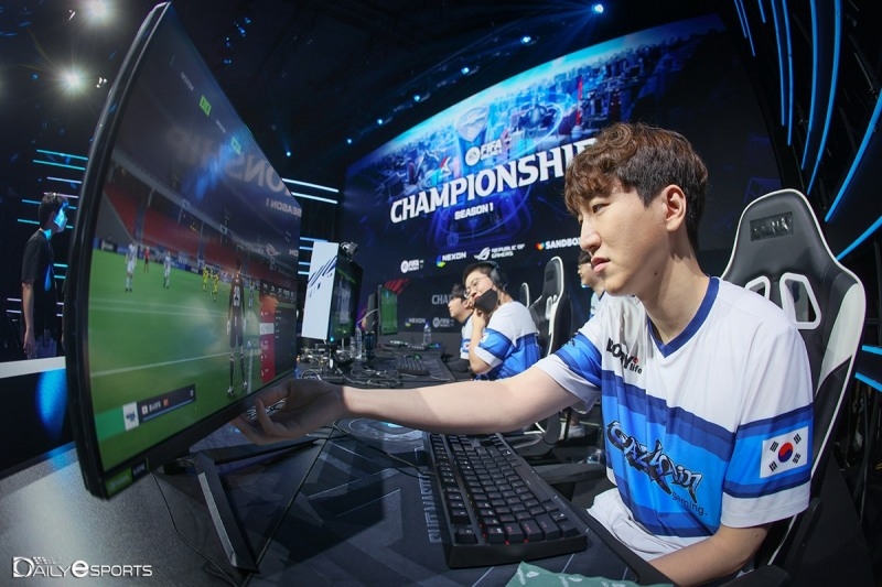 지난해까지 선수로 뛰었던 김관형은 올시즌부터 선수들 관리에 집중하면서 새로운 도전에 나선다.