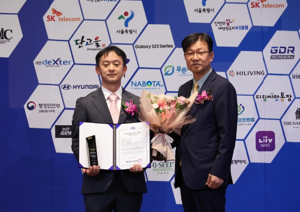 대웅제약 ‘나보타’, 2023 국가대표브랜드 보툴리눔 톡신 부문 2년 연속 대상 수상 (좌측 박성수 대웅제약 부사장) / 제공:대웅제약