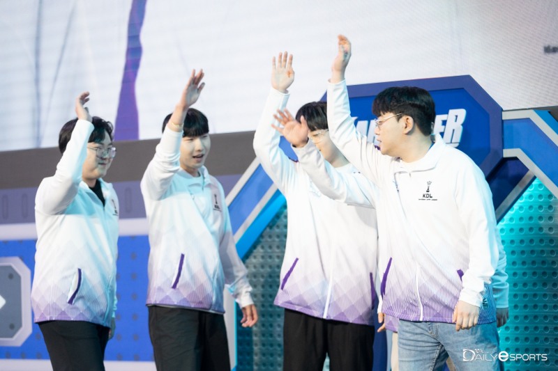 사진=아우라.