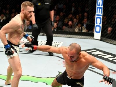 맥그리거에게 무너진 알바레즈(오른쪽).(사진=UFC)