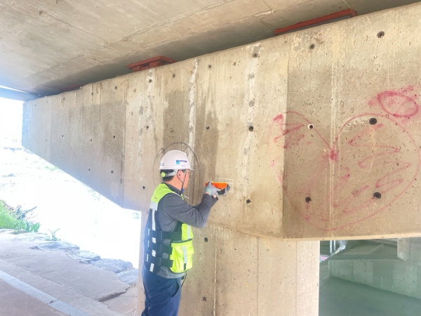 화성 발안1교 점검 모습. / 사진 = 경기도 제공