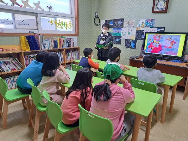 지역공동체 연계 독서문화프로그램 (사진제공 = 군산시)