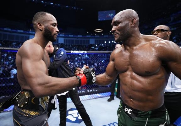 우스만(오른쪽)이 희망하는 에드워즈(왼쪽)와의 네번째 대결은 언제쯤 벌어질 것인가.(사진=UFC)