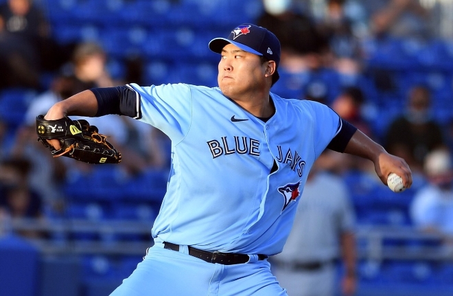 5월 어린이날을 맞아 소아암 치료비 1억원을 전달한 류현진 선수의 모습(사진 제공 = 조미예 기자, 보라스 코퍼레이션)