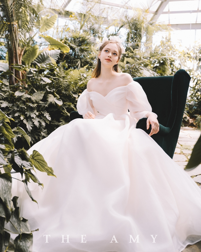 실크 드레스 전문 브랜드 더에이미 SS23 실크 컬렉션 발표