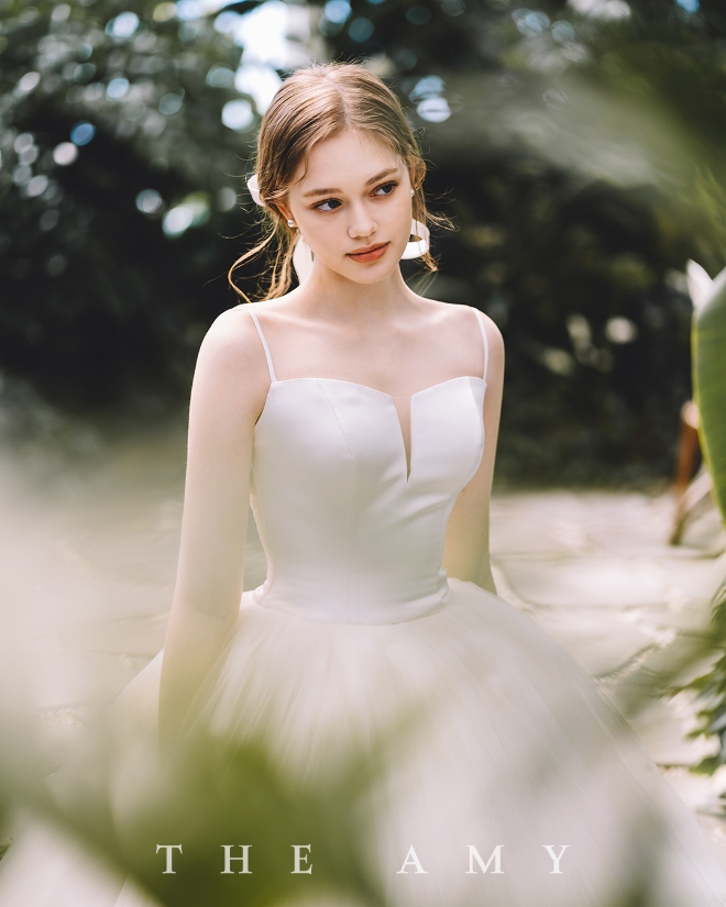실크 드레스 전문 브랜드 더에이미 SS23 실크 컬렉션 발표