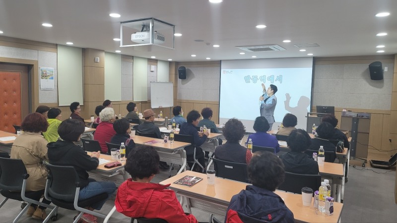 노래교실 동아리에 참여한 중앙상권 상인들