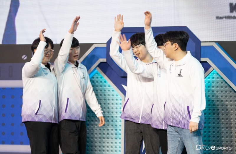 사진=아우라.